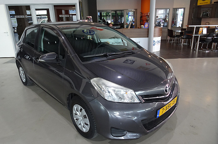 Toyota Yaris 1.0 VVT-i Now Airco / PDC