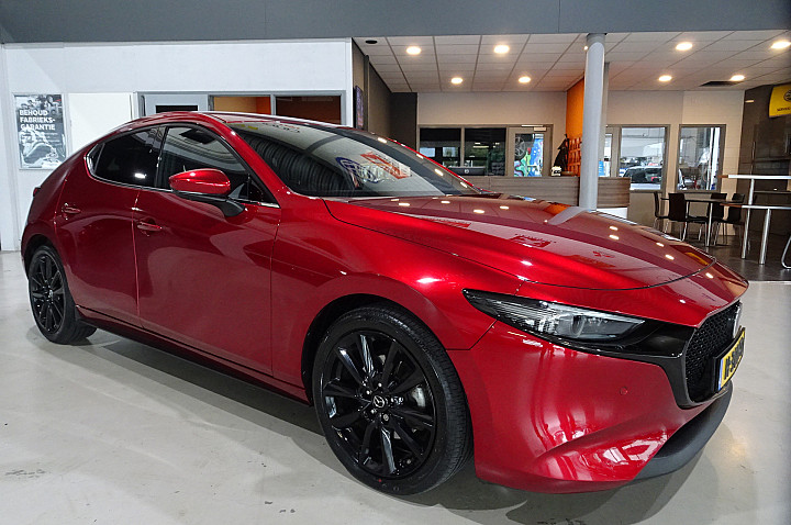 Mazda 3 2.0 e-SkyActiv-X M Hybrid 180 Luxury Automaat / Bose / 360 Camera / Leder Vol optie